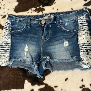 Cute crochet/denim shorts! Size 9 stretch